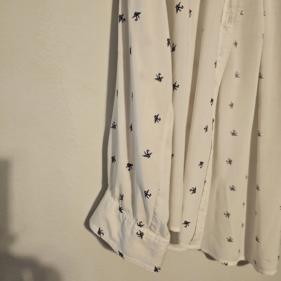 Old Navy White Button-Down Shirt with Navy Mini Print - Picture 4 of 9